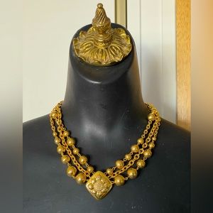 Vintage Liz Claiborne 80s Gold tone Sunflower pendant necklace.